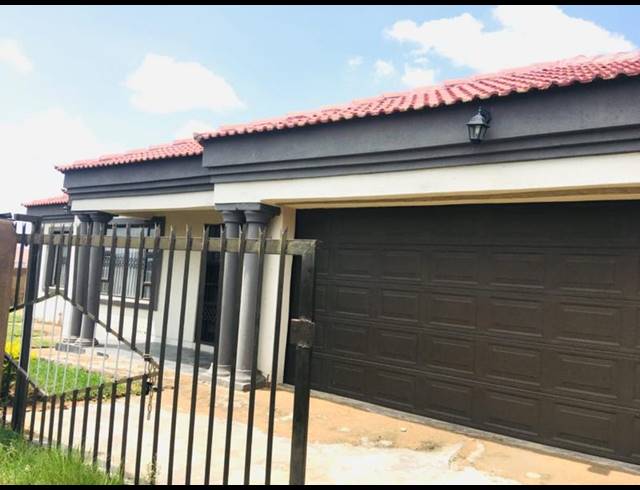 3 BEDROOM HOUSE FOR SALE IN MANKWENG
